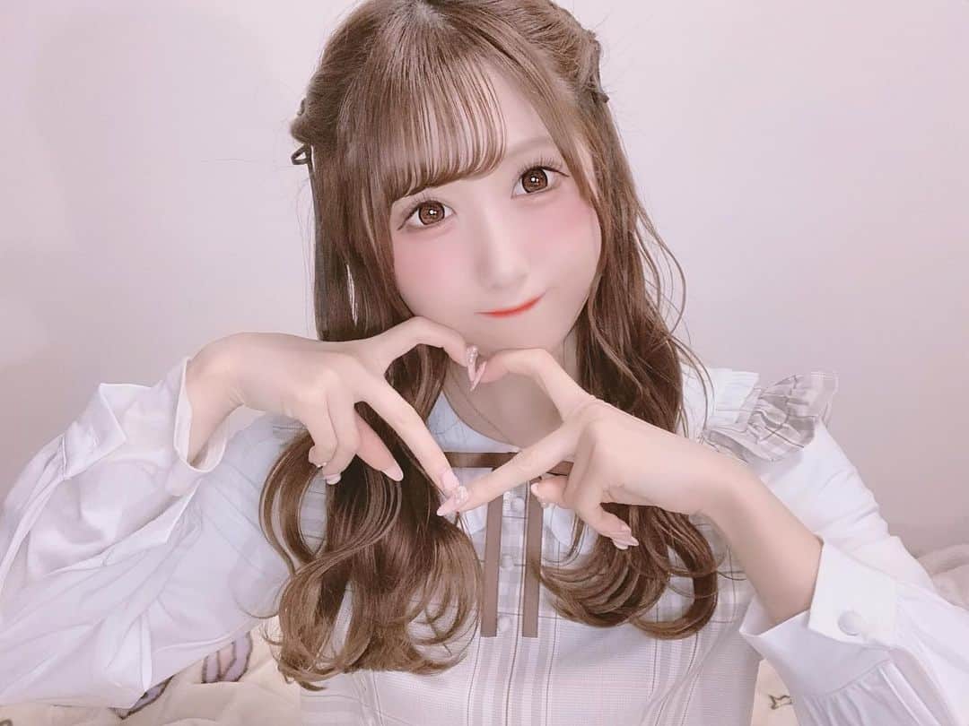 田口未彩のインスタグラム：「🎀 . . 甘やかされて甘えて生きていたい🥺 . . . #カラコン　#メイク　#量産型女子　#量産型メイク　#たれ目メイク #量産型ヘアアレンジ　#ヘアアレンジ　#リボンアレンジ　#量産型コーデ　#自撮り　#セルフィー　#自撮り女子　#ピンク加工　#くるりんぱ　#アンクルージュ」