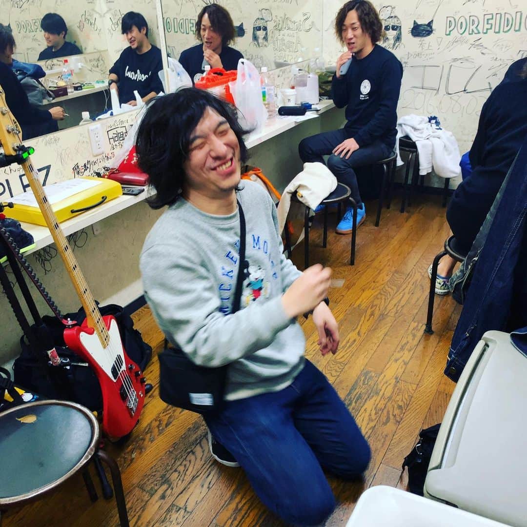 安野勇太のインスタグラム：「はい本日は広島SECOND CRUTCHにてETERNAL PROGRESS TOURとロコちゃんマンのレコ発です🔥当日券ありますので是非ー！今日もご機嫌そうで何よりですねwよろしくお願いします！#HAWAIIAN6 #locofrank #森勇介」