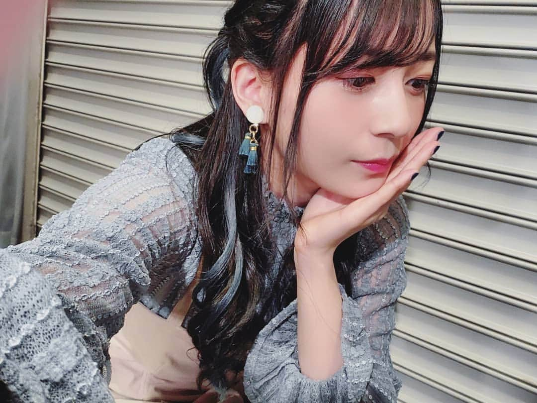 佐々木優佳里さんのインスタグラム写真 - (佐々木優佳里Instagram)「💙 今日は撮影をしてきましたっ。 青みピンクが可愛くてお気に入りです。  #メイク #コスメ #愛用品 #パーソナルカラー #ブルベ夏 #クールサマー #クールウィンター #青みピンク #blue  #lunasol #addiction #etudehouse  #私服 #インナーカラー #エクステ」1月30日 18時33分 - yuka_mocha_roll