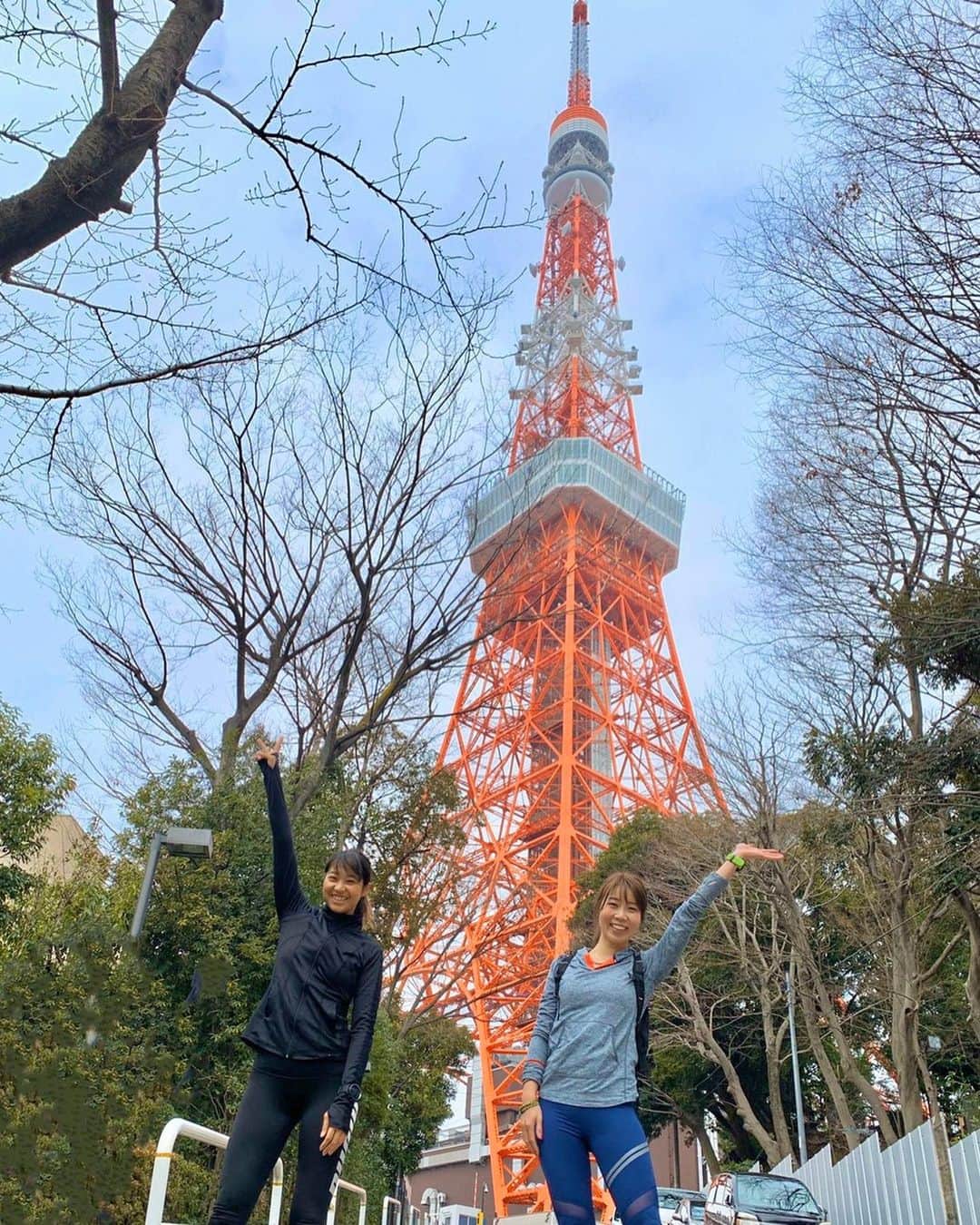 中橋舞さんのインスタグラム写真 - (中橋舞Instagram)「.﻿ --------------﻿ run 👟9.5km﻿ --------------﻿ ※写真横にスライドしてね😊 スカイツリーより﻿ 東京タワーの方がなんか好き❤️﻿ 赤の暖かみがあるからかな？﻿ ﻿ この前エレアちゃんと行った﻿ ランチラン🏃‍♀️🏃‍♀️﻿ ﻿ 恵比寿駅前にある﻿ ふわふわのじゃがいものムース(エスプーマ)がのった﻿ カレーうどんのお店"初代"へ‼️﻿ ﻿ ﻿ 写真に映える見た目を求めて﻿ 行って正直味はどうなんだろう？と とにかくとにかく美味しい❤️﻿ 今まで食べたカレーうどんで一番好き😍 これは絶対リピート✨﻿ ﻿ ふわふわで カレーうどんがとってもまろやか☺️﻿ 美味しかったぁぁぁぁぁ🙆‍♀️﻿ ﻿ ------------------﻿ 🚃 #恵比寿﻿ 👟徒歩2分﻿ 🥢 #初代﻿ 早めに行ったけど﻿ 少し並んだよ﻿ ------------------﻿ ﻿ #run #running #runner #ランナー﻿ #ランチラン #恵比寿ランチ #カレーうどん﻿ #麺類 #麺好き #lunch #うどんランチ﻿ #東京タワー #まいrun #楽しく走ってプラマイゼロ」1月30日 18時35分 - mai_nakahashi