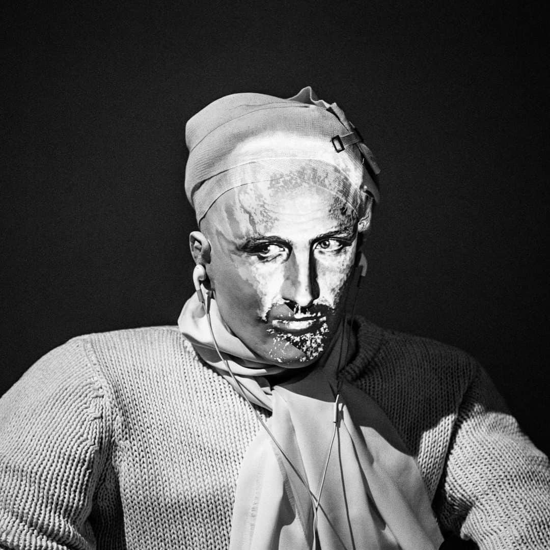 エリオ・ディルポさんのインスタグラム写真 - (エリオ・ディルポInstagram)「Troublant et touchant.  Avez-vous vu la magnifique exposition "Hyperrealism Sculpture" au Musée De La Boverie de Liège ?  #Art #exposition #instadaily #InstaArt #Liege #musee」1月30日 18時36分 - eliodirupo