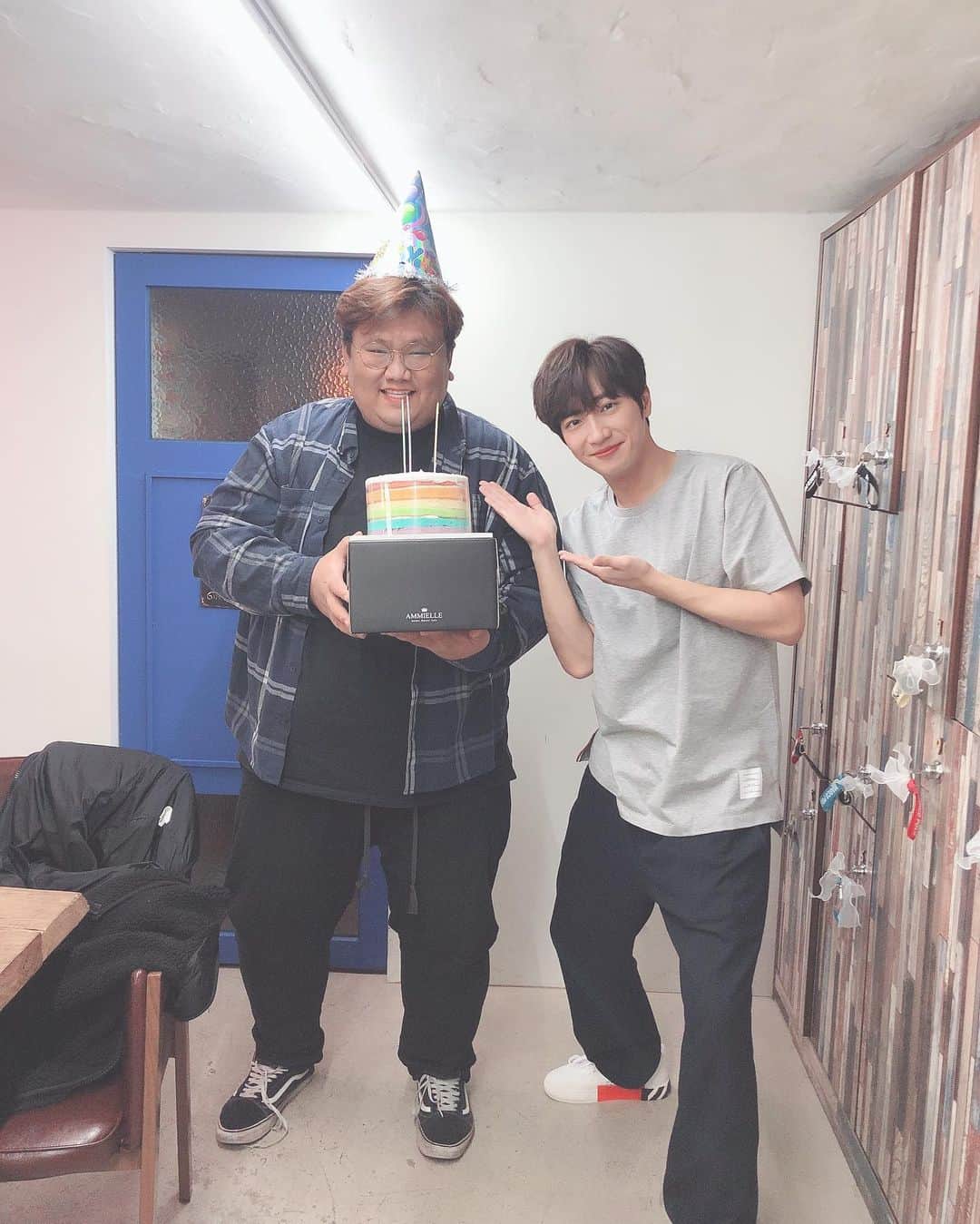 イ・サンヨプのインスタグラム：「울맨져님 생일 축하해요! #이앱뭔가요샤방하게나오네」