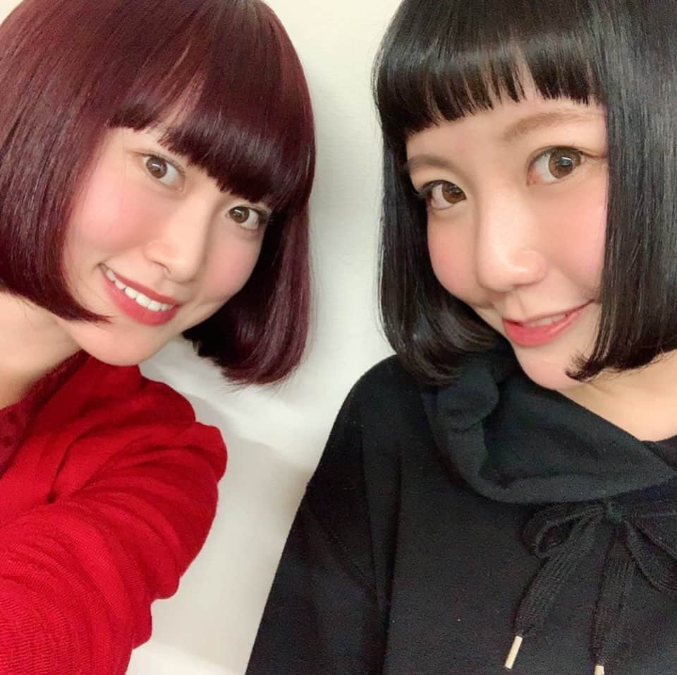 小鳥遊しほのインスタグラム：「昨日は2020最初のトークイベントでした。ギークワンダーズさん主催で、赤澤えるちゃんと共に喋ってまいりました。主にコンテンツ作り、SNSとどう向き合うかといったお仕事系のトーク内容でした。盛り上がりました。だいぶ笑いました。喋る系のお仕事、みなさんと会えるイベントはたまらなく好きです。 . 今年こそバスツアーみたいなポップなイベントやりたいな。笑 . その時はみなさん、よろしくお願いします。何卒。」