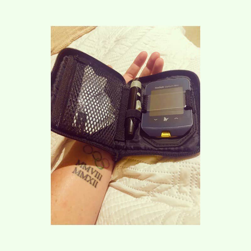 メーガン・ネイのインスタグラム：「so this is the new me. 😊 Recently got diagnosed with Diabetes. 🤭 meet my little pack friend.... Insulin is my new bestie... still adjusting to this way of life change. So never take ya health for granted, learn, be positive and just be YOU. 🤙🏼 Thank you to the ones close who have helped me through last couple of days!! ❤️」