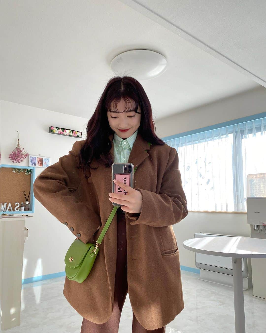 河﨑莉奈さんのインスタグラム写真 - (河﨑莉奈Instagram)「🤎💚 今日は　@thesame_shibuya でバストケア受けてきたよ( ◠‿◠ )✌︎ 背中も肩もしっかりほぐしてくれてふっくらバストにしてくれました♡ 通いたい！  お洋服はタグ付けしてます🤍 茶色と緑の組み合わせ初めてしたけどかわいいかも。。👶🏻」1月30日 18時57分 - rinya5588