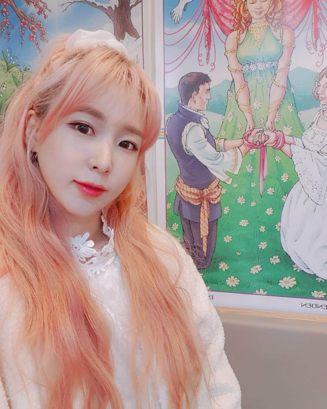 ウェイ のインスタグラム：「언니랑 사주&타로 보고 왔어요 !!! ✨ 할때마다 재밌고 신기해 🤭」