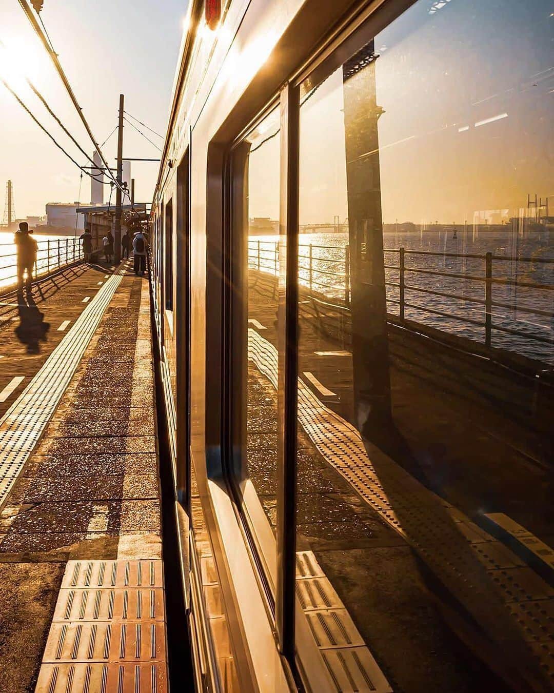 のインスタグラム：「Warm weather in January calls for seaside adventures. Photo: @atsu_.n #myyokohama」