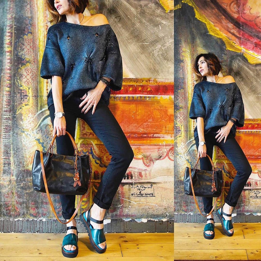 エンリーベグリンのインスタグラム：「𝙏𝙝𝙞𝙣𝙠 𝘪𝘵 𝙒𝙖𝙣𝙩 𝘪𝘵 𝙂𝙚𝙩 𝘪𝘵 #henrybeguelin#handmade#luxury#accessories#made#leather#vegetabletannedleather#bag#sandals#spring#2020#black#baltico#」