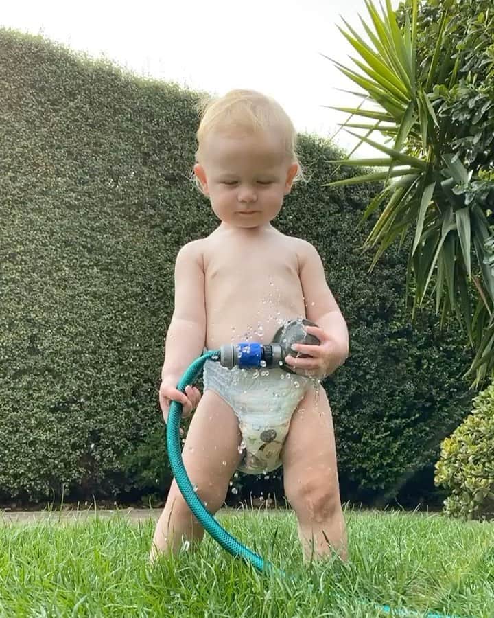 リアノン・ランゲラック（ミッチェル・ランゲラックの妻）のインスタグラム：「Wait for it.. ☺️🥰 I love him so much ❤️ #summerfun #santi #mamasboy」