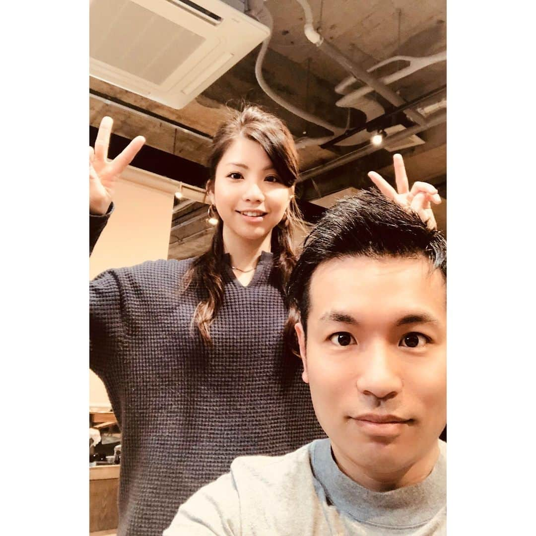 akamasa Kawata ( 川田 行政 ) のインスタグラム：「・ ・ 【hair salon】 ・ 年末に厄落としのつもりで 行きたかったけど 行けなかった断髪💇‍♂️ ・ 年明けのバーゲンも 落ちつてきたので やっと切りました！ ・ 業界系の方々には ロン毛パーマが好評だけども ・ 今は短髪爽やかオヤジでw ・ そのうちまた ロン毛パーマの チャラオヤジも 復活させるかも。 ・ いつもいってる @ateliermiu さん ほんとに雰囲気よくて ここ以外行かない^_^ ・ #ヘアサロン  #居心地いいお店  #ラーメン食べよう  ーーーーーーーーーーーーーーーーーーー ファッションはマインドを 相手に伝えるための武器である。 ・ “マインド” を “外見” という武器に変え、 すべての人が本質を最大限に活かし、 “Happy”になれる社会を目指します。 ・ Happy Styling Management ～あなたの為の専属スタイリスト～ happystyling.wixsite.com/main ・ @takamasakawata @happystylingmanagement @nonver_style ーーーーーーーーーーーーーーーーーーー #happystylingmanagement #nonverstyle #nonver #stylistlife #fashion #fashionphotography #beautiful  #tshirts #ファッション #ファッションスタイリスト #メンズファッション #レディースファッション #コーディネート #大人コーデ #tシャツ #経営者 #起業家 #お洒落さんと繋がりたい」