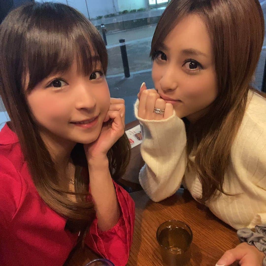 のインスタグラム：「会ってご飯食べて話すだけで幸せ🍀❤️ #bestfriends #親友　#鍋　#何食べたいって　#だいたい鍋にいきつく」