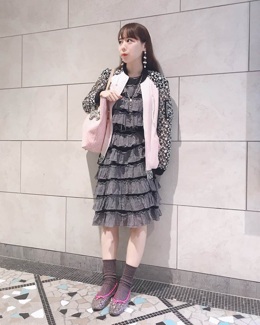 東佳苗さんのインスタグラム写真 - (東佳苗Instagram)「coordinate…🩰 受注会で買った服・など…🧚🏻‍♀️💫 最近は茶色系買いがちだけどpinkはやっぱりidentity〜💒 だしkidill手編みの狂気knitは着ないと と思った👼🏼⛓💕 #coordinate」1月30日 19時35分 - usagi_kanae