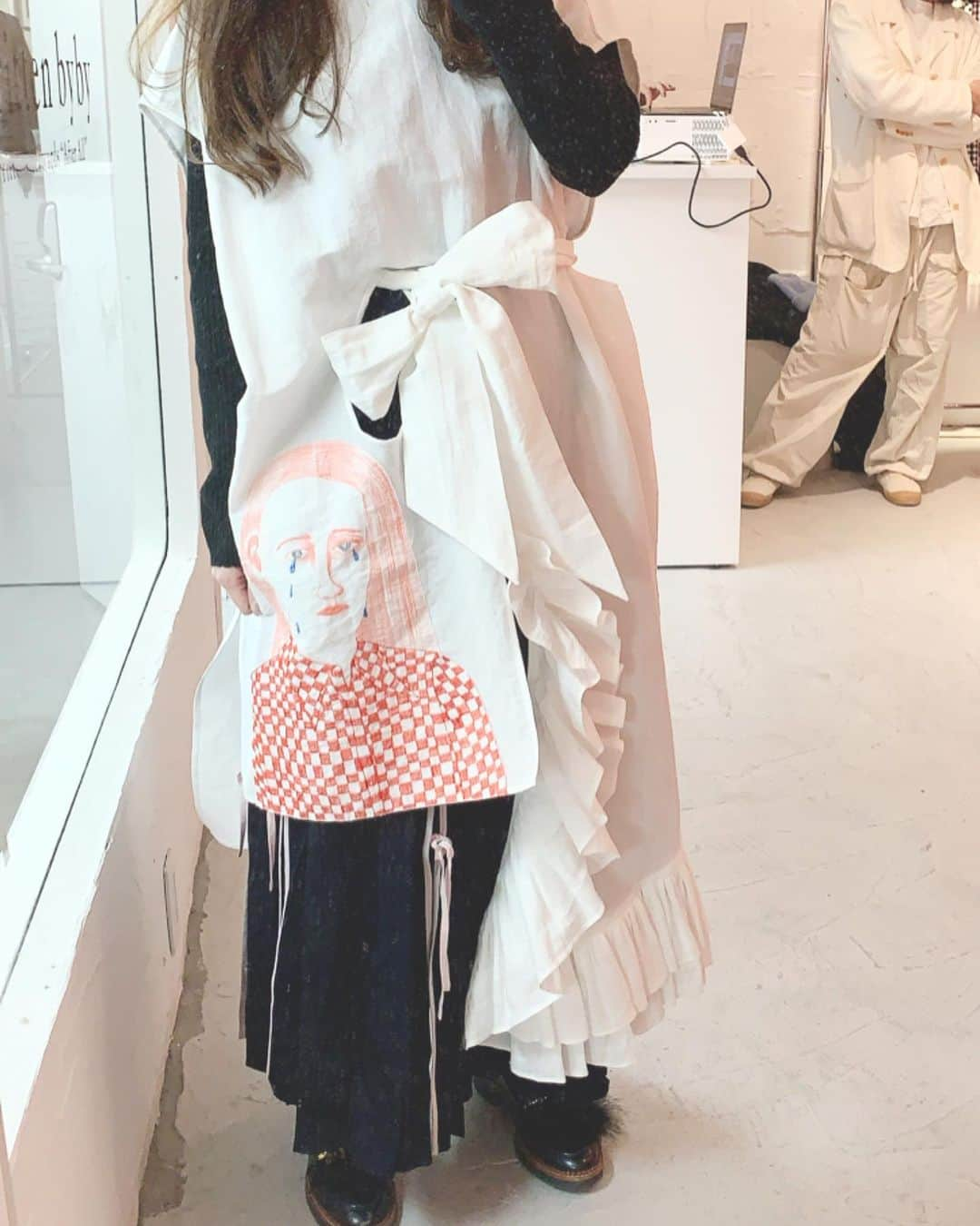 東佳苗さんのインスタグラム写真 - (東佳苗Instagram)「coordinate…🩰 受注会で買った服・など…🧚🏻‍♀️💫 最近は茶色系買いがちだけどpinkはやっぱりidentity〜💒 だしkidill手編みの狂気knitは着ないと と思った👼🏼⛓💕 #coordinate」1月30日 19時35分 - usagi_kanae