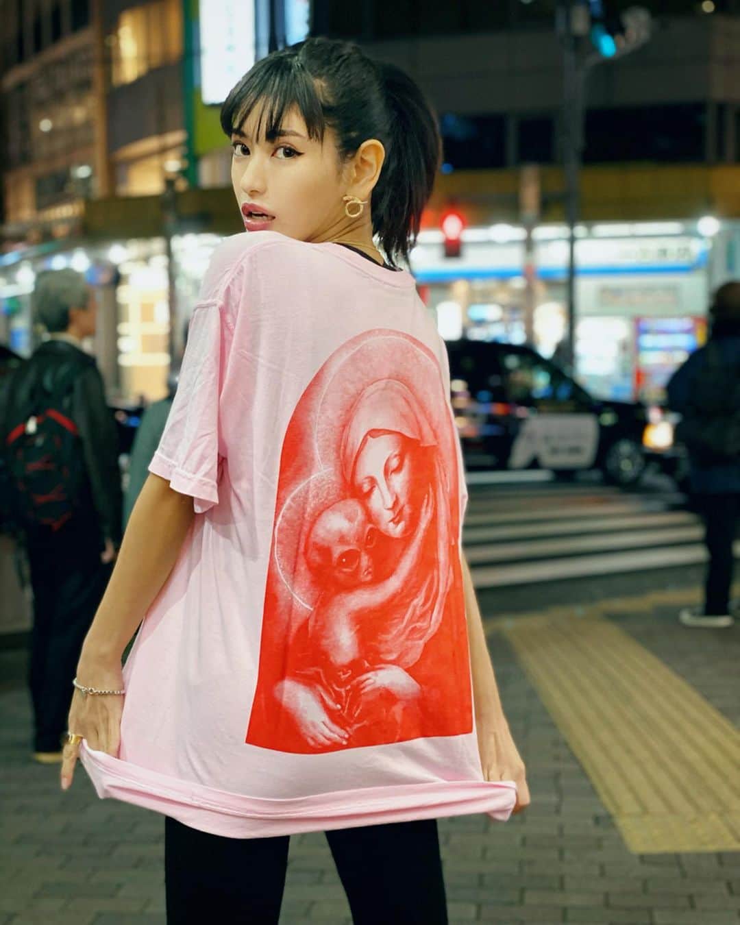 城品萌音さんのインスタグラム写真 - (城品萌音Instagram)「♡ お気に入りのTシャツ👽❤️🤱 _ This is my favorite T-shirts. #monemilk #djmonemilk #femaledj #alien #luvalots」1月30日 19時27分 - monemilk