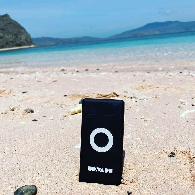 DR.VAPEさんのインスタグラム写真 - (DR.VAPEInstagram)「コモド諸島のピンクビーチ🏖 透き通った綺麗な海に興奮しますね！  DR.VAPEもドキがむねむね❣️ ・ ・ #DRVAPE#VAPE#bali#indonasia#travelgram#traveltotheworld#instagood#travel#ドクターベープ#べイプ#バリ#インドネシア#思い出#旅行#タビジョ#世界旅行#健康#旅好きな人と繋がりたい#禁煙#禁煙グッズ#タバコ#禁煙したい#旅好き#置き画くらぶ#旅好き#電子タバコ#アロマスティック#リゾート#旅行好き#旅ジョ#旅行好きな人と繋がりたい」1月30日 19時44分 - dr.vape_official