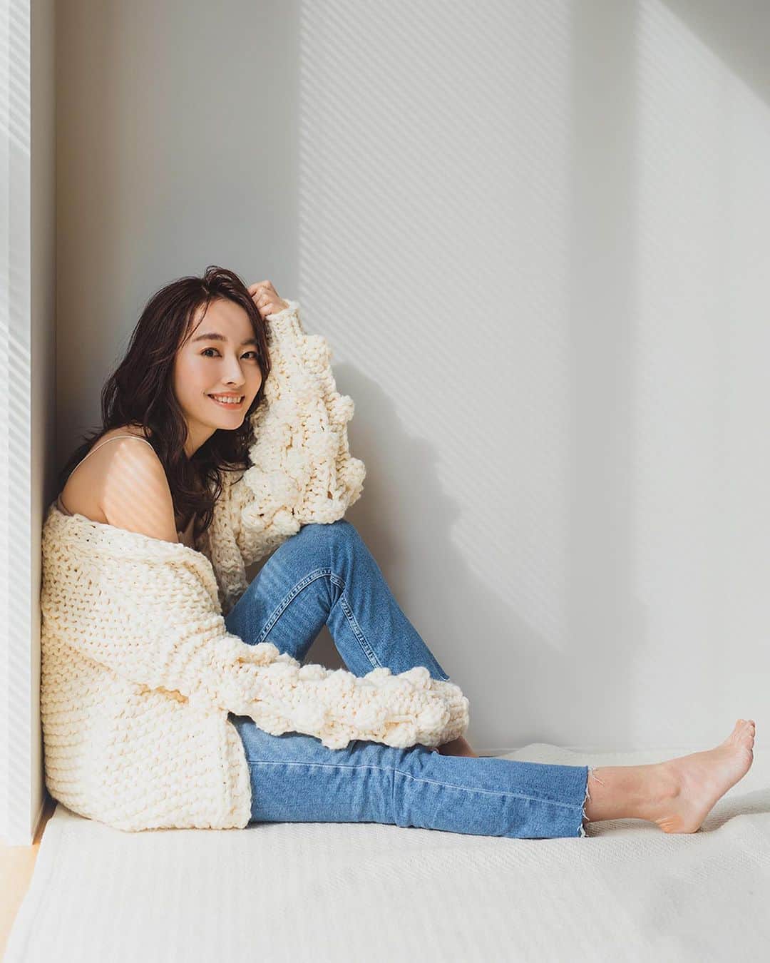 小祝麻里亜のインスタグラム：「写真撮ってないから、アップしていなかったテストシュートを🤤🤤 ． 早く肌を露出したいって言うと変だけど、分厚いアウターを脱ぎ捨てて、身軽にお出かけしたいな🧚‍♀️🌱🌱 ． ． ． 📸　@petitbebepencil 💄 @y.tomo_mi ． ＿＿＿＿＿＿＿＿＿＿ #testshoot #portrait #photography #テストシュート #作品撮り #데일리룩」