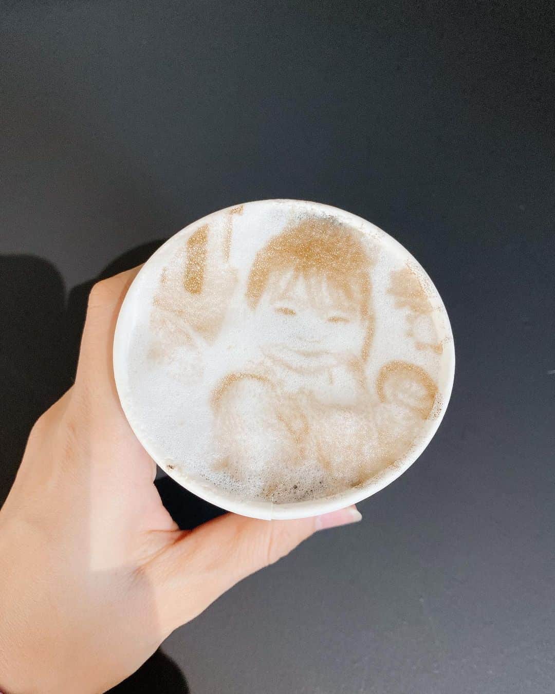 吉田早織さんのインスタグラム写真 - (吉田早織Instagram)「・﻿ チャコールクレンズができる コーヒー『 @c_coffee_official 』のポップアップに行ってきました☕️﻿ ﻿ ﻿ クレンズ効果があることで知られる炭を加え、「チャコールコーヒークレンズで理想のカラダへ」をコンセプトに開発されたコーヒー☕️﻿ ﻿ ﻿ 私は毎朝コーヒーを飲んでいるのですが、これなら無理せず毎日続けられる美容習慣になりそう👏﻿ ﻿ ﻿ 味は、炭が入っていてもクセがなくて飲みやすいです☺️﻿ 美容に良いMTCオイルも入っているのも嬉しい✨﻿ ﻿ ﻿ ﻿ ポップアップは明日1/31 16時まで、表参道SIDEにて開催しています🌸﻿﻿ ﻿ ﻿ スマホからアップした写真でできるラテアートも楽しかったです💓﻿ 娘の写真で作ってみました🤳 ﻿ ﻿ ﻿ ﻿ ﻿ #C_COFFEE﻿ #チャコールクレンズ﻿ #チャコールコーヒー﻿ #無理せずキレイ﻿ #炭﻿ #コーヒー﻿ #美容﻿ #Niki﻿ #田辺莉咲子﻿ #アイドラ﻿ #IDLMs.﻿ #CHARCOAL﻿ #COFFEE﻿ #DIET #pr﻿ #頑張らない﻿ #ダイエット﻿ #チャコールコーヒーダイエット﻿ #チャコール﻿ #デトックス﻿ #クレンズ﻿ #ファスティング﻿ #コーヒーのある暮らし﻿ #コーヒー好きな人と繋がりたい﻿ #おしゃれさんと繋がりたい﻿ #おしゃれ﻿ ﻿ ﻿」1月30日 19時45分 - saorinxxx