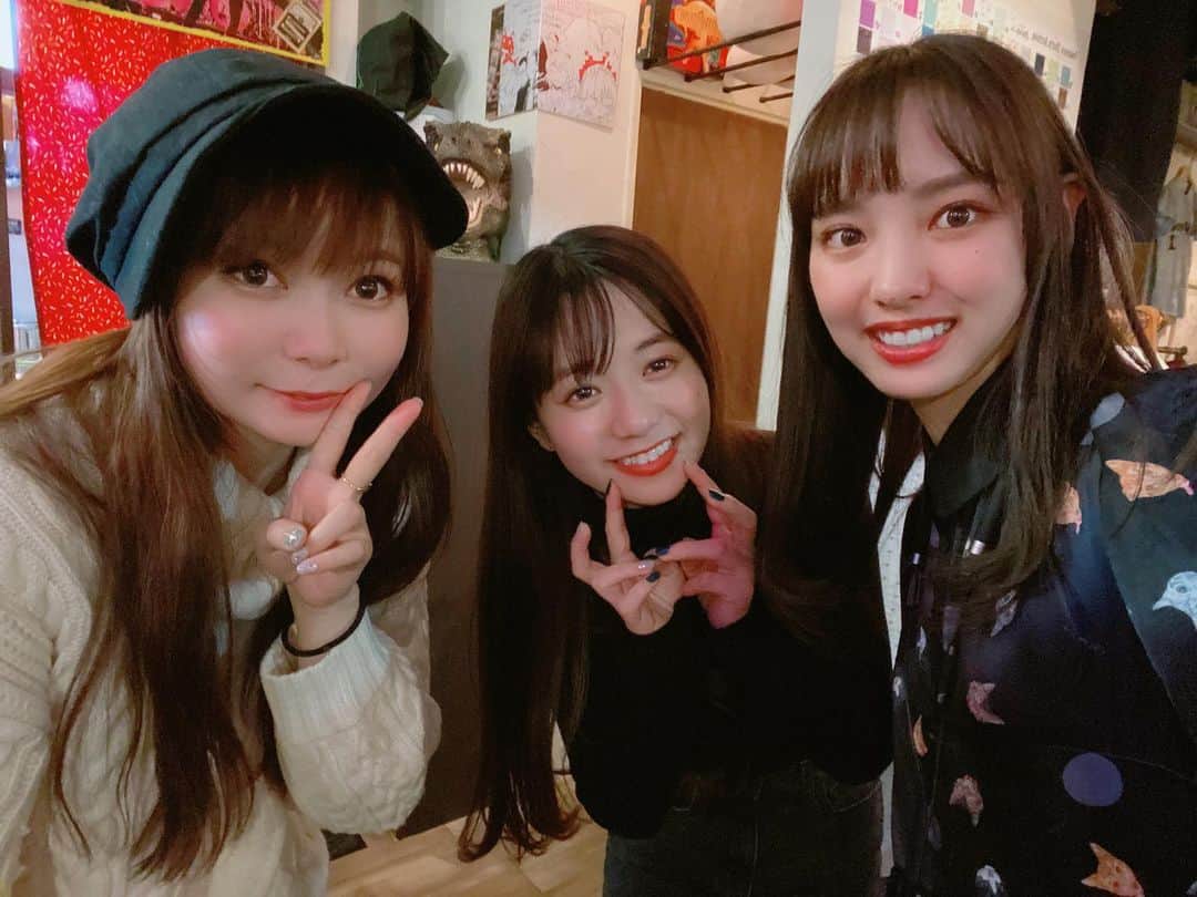 飯窪春菜のインスタグラム：「👩‍❤️‍👩🍒👩‍❤️‍👩 ・ ・ 先日、フェアリーズ伊藤萌々香ちゃんと今年初デートしました☺️🌸 ・ ももかちゃんは３つ下とは思えないくらい大人びていて、そんなももかちゃんにいつもたくさん話を聞いてもらっちゃいます🤭🌸 ・ ・ その後中川翔子さんも合流して大好きなお店84で過ごしました！ ・ 大好きな2人と過ごす空間、幸せでした〜👩‍❤️‍👩♥️♥️ ・ なんとこの日、ポケモンの神増田さんもいらっしゃっていて、一緒にお写真撮って頂いたので、そちらも載せますね✨ ・ ・ ・ #女子会 #伊藤萌々香　ちゃん #中川翔子 さん #しょこたん  #ポケモン  #はるなの毎日 #飯窪ってる」