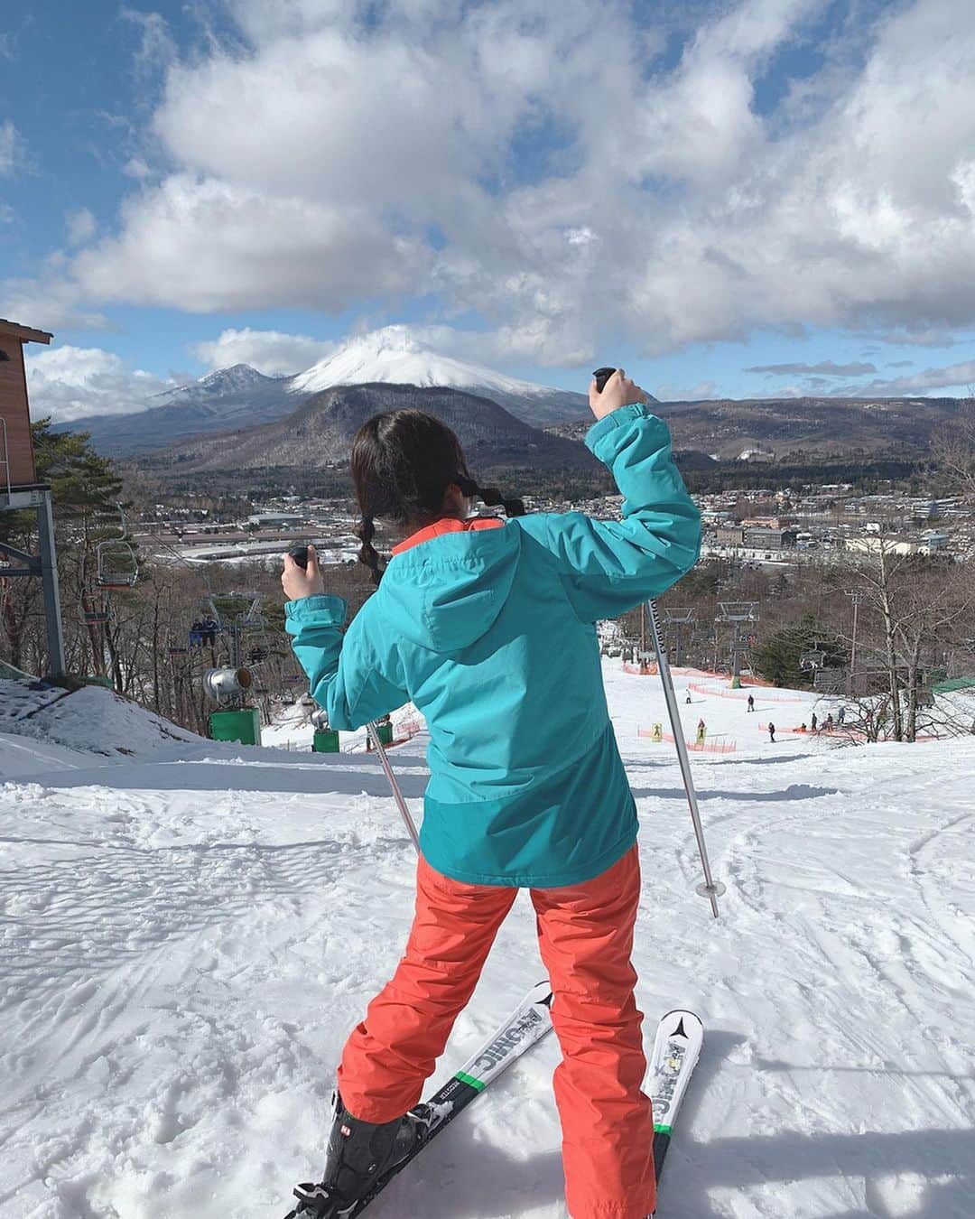 ちとせよしのさんのインスタグラム写真 - (ちとせよしのInstagram)「軽井沢2日目はスキー︎︎︎︎❄🎿 高2の北海道修学旅行ぶりのスキーだったけど上手く滑れました！ 上級者コースも行ったよ！さすがに2回転んじゃったけど本当楽しかった〜！(*´ｰ`*) 景色も素晴らしかったなぁ🗻 ･ ･ ･ #selfie #skiing #snow #wintersport #karuizawa  #セルフィー #軽井沢 #軽井沢旅行 #軽井沢スキー #スキー #軽井沢プリンスホテルスキー場 #ウィンタースポーツ」1月30日 19時51分 - chitose_yoshino