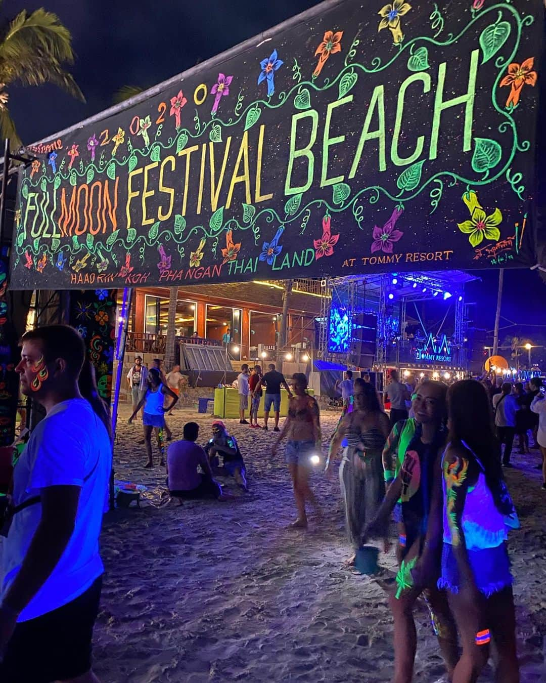 DJ Saya（さやまる）さんのインスタグラム写真 - (DJ Saya（さやまる）Instagram)「full moon  party 🌕 まだ写真見て余韻に浸れる 🇹🇭 . . . 次いつ行こうかな~ ❤︎ . . . . #タイ #タイ旅行 #パンガン島  #phangan #phanganisland #thailand #thailandtravel #fullmoon #fullmoonparty #フルムーン #フルムーンパーティー」1月30日 19時51分 - saya_312y