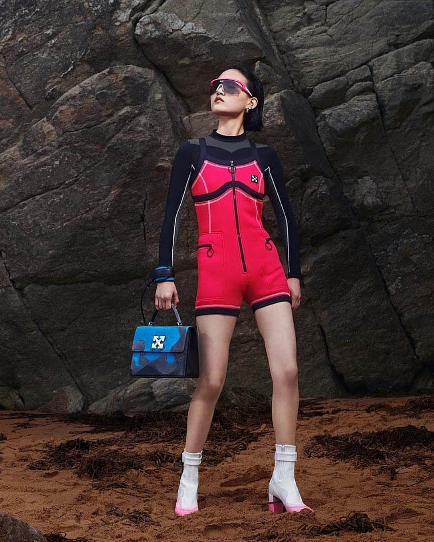 OFF-WHITE C/O VIRGIL ABLOHさんのインスタグラム写真 - (OFF-WHITE C/O VIRGIL ABLOHInstagram)「resort 20 women’s Off-White™ collection titled “Sink or Swim” now available online and in selected store worldwide. photography c/o @brett_lloyd」1月30日 20時02分 - off____white