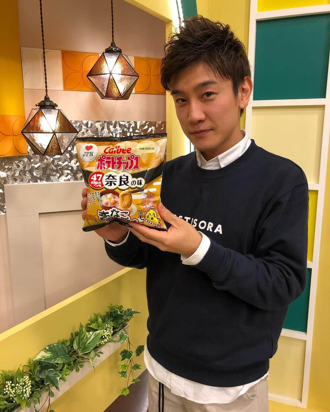 空道太朗さんのインスタグラム写真 - (空道太朗Instagram)「. カルビーポテトチップス 〜奈良の味　きなこ雑煮味〜 激ウマでした！ 白味噌の雑煮にきな粉に付けた味です。 想像できない味です！ 皆さんも是非！ #ゆうドキッ  #カルビーポテトチップス  #奈良の味」1月30日 19時55分 - rafujigensora