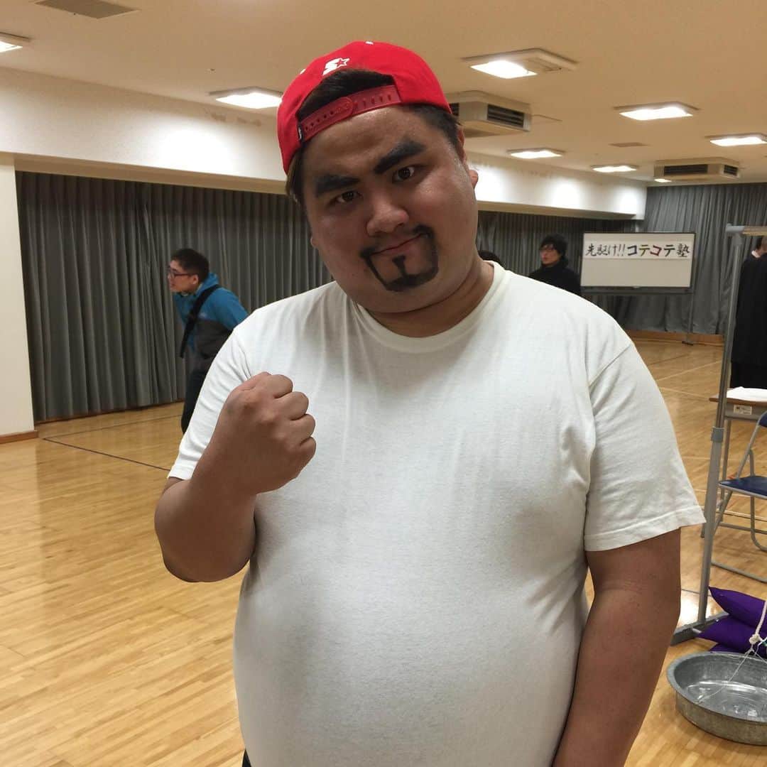 池田真一のインスタグラム：「R-1グランプリ3回戦は暖かいお客さんのお陰で鬼ズベりは回避できました！ 楽しくネタできました！ あの〜R-1の公式Twitterで今年は全部ネタ変えると言いましたがおもいっきり1回戦のネタでいきました！ もしも準々決勝いったら絶対ネタ変えます！ もう一本やりたいネタがあります！」