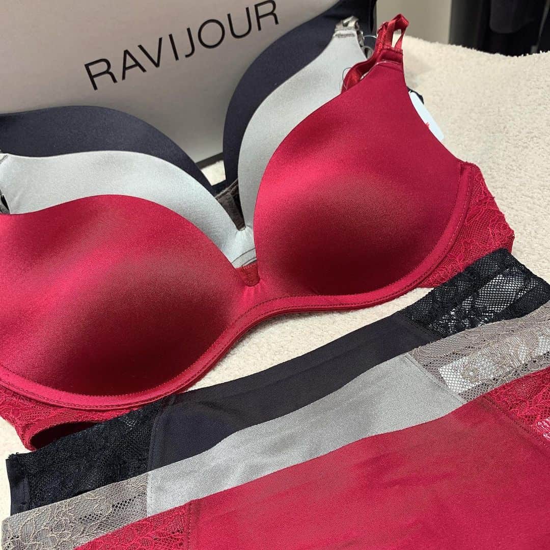 Ravijour札幌4丁目プラザ店のインスタグラム：「シンプルで大人に付け心地ブラ✨ ただいまセールやってます💕  詳しくはブログ更新しました！ TOPのURLから飛んでください🤩  #ravijour #ravijourstaff  #ravijourofficial  #ラヴィジュール」