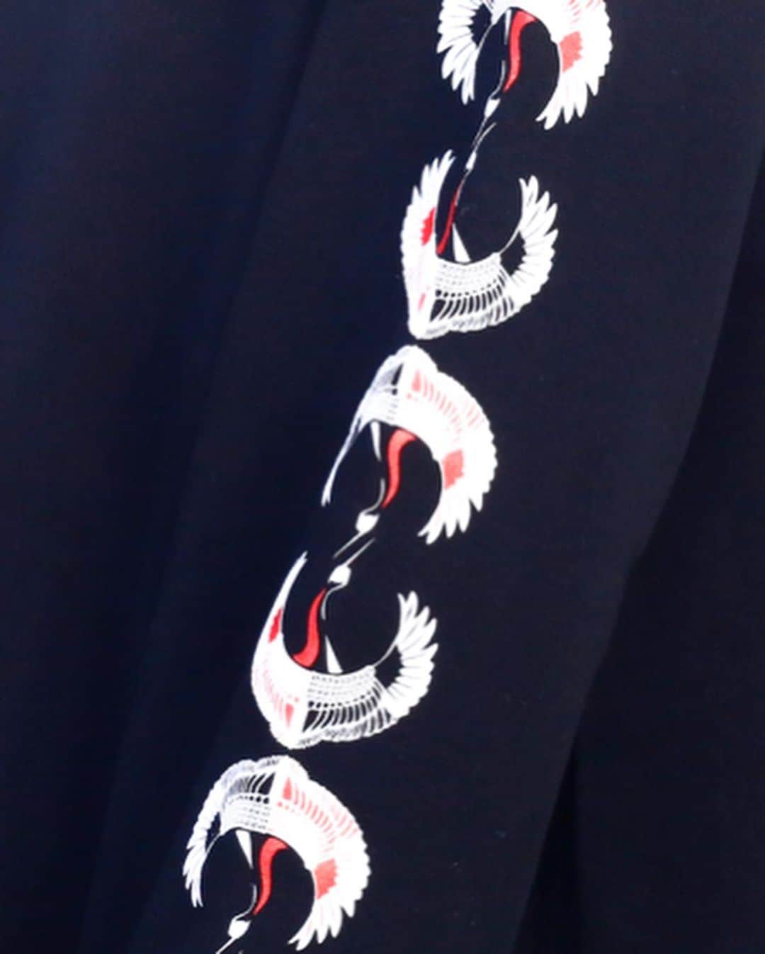 エザキヨシタカさんのインスタグラム写真 - (エザキヨシタカInstagram)「#TOKA第四弾コラボ ・ 今回は  @sus_officialinsta  @suseye7  とのコラボレーション企画‼️ ・ イケてるロンTを作りました‼️ 数量限定ですのでお早めgrico clothingにてお求め下さい🌟 ・ □ SUS by suspereal  X  Grico harajuku  collaboration : ・ SUS by suspereal  designer suseye7  a.k.a Norman. ・ #grico clothing #sus #japan #clothing #美容室　#原宿　#grico #鶴丸」1月30日 20時30分 - grico0221