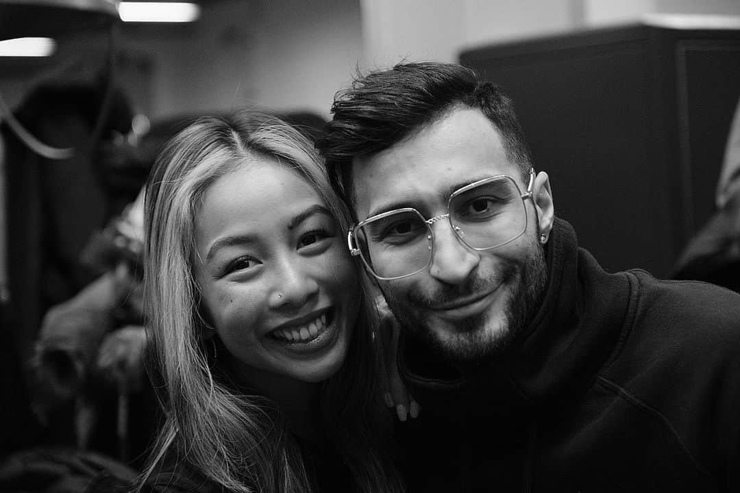 イヴァン・リギーニのインスタグラム：「Just us 🤍 @kaekaelee • • • Photo by @snodar  @artonicemagic ✨  #AOI #artonice2020 #love #together #fun」