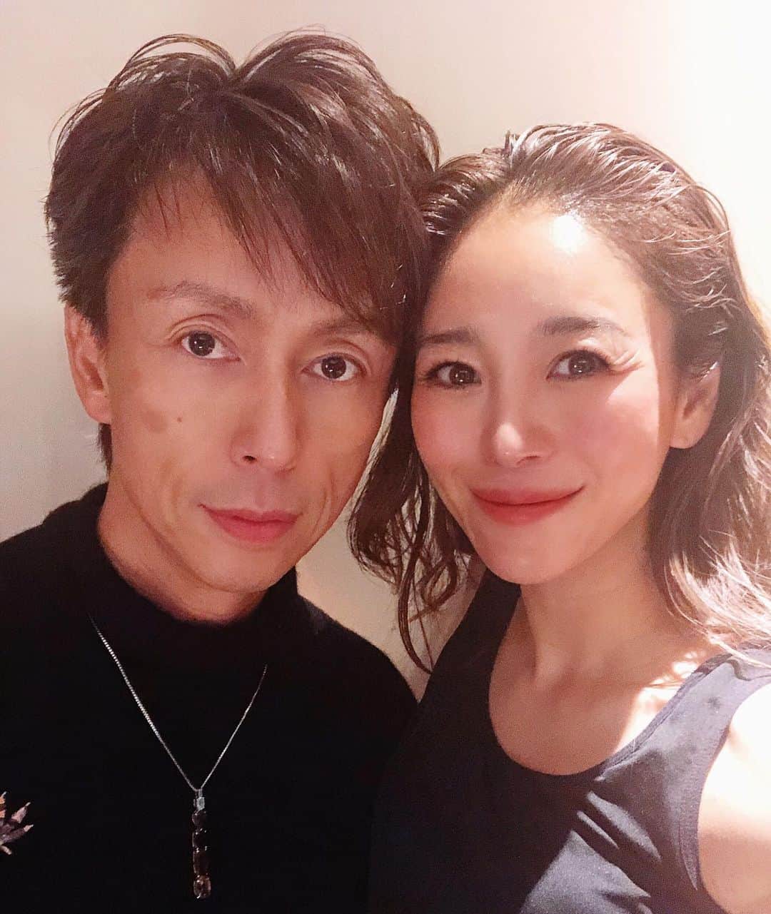 大桑マイミのインスタグラム：「出会ってから１０年。　私の身体の変化や悪い方へと導かれてしまう癖を的確に気づいてくれて そして良い方へと更なる変化を与えてくれる @kazumasa_kawasaki_official  表参道のサロンに行ってきました。 #lespadekazumasakawasaki  @lespadekazumasakawasaki」