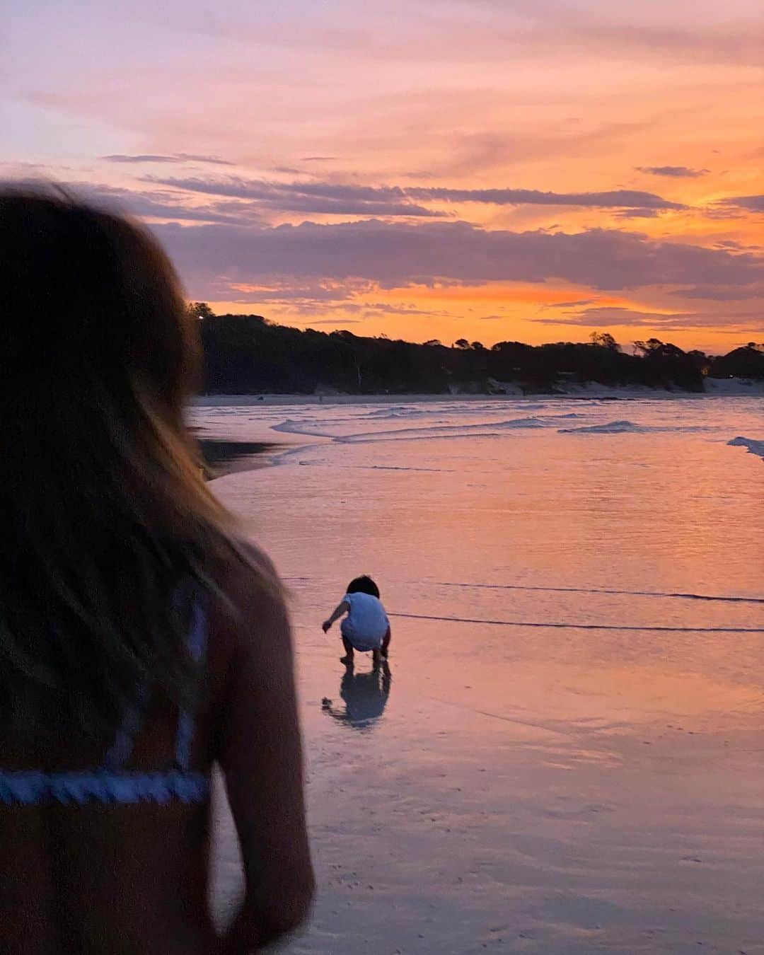 山中美智子さんのインスタグラム写真 - (山中美智子Instagram)「Magic hour 💕  SunsetをみるならThe Pass 👌🏾 たまに日が沈んでからピンクやオレンジになるので、沈んでから30分くらいじっくり待ってみてね✨  これは昨日のSunsetなの🧡 今日もとてもきれいでした🌴  ちなみに私Bikiniをやたらハイレグで着がちなので、この形は普通もうちょっと隠れます🤣 安心してくださいwww  でもこっちはみーんなハイレグの小さめ👍🏾💕」1月30日 20時34分 - alexiastam1988