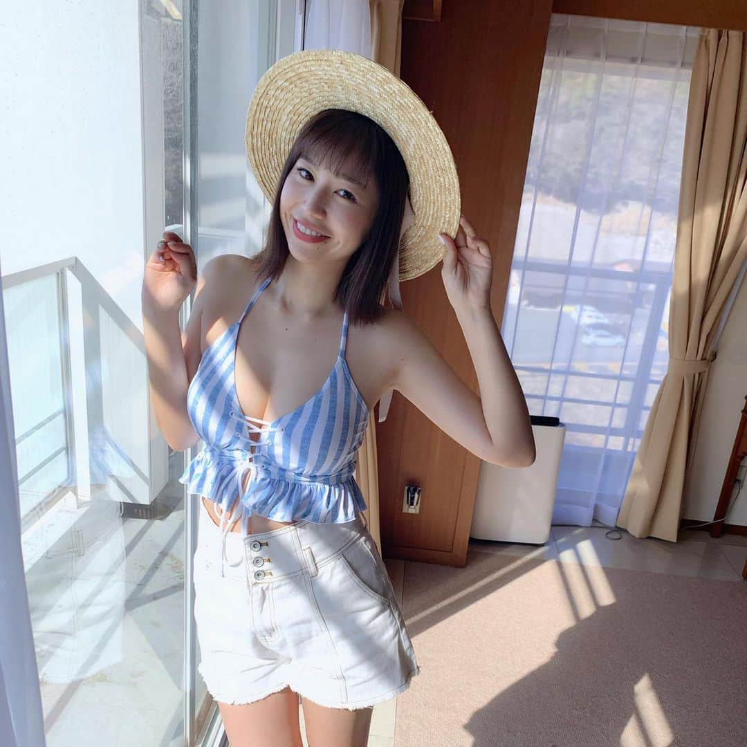 夏江紘実さんのインスタグラム写真 - (夏江紘実Instagram)「・ 本日は1日楽しいロケでした😊 完全に夏みたいになってる🐬🌴✨ ・ 温泉もプールも食事も楽しめて最高。 またお知らせします💗 ・ ・ ・ #photo #instagram #instapic #picstagram #photography #picture #ootd #offshot」1月30日 20時47分 - kaehiromi