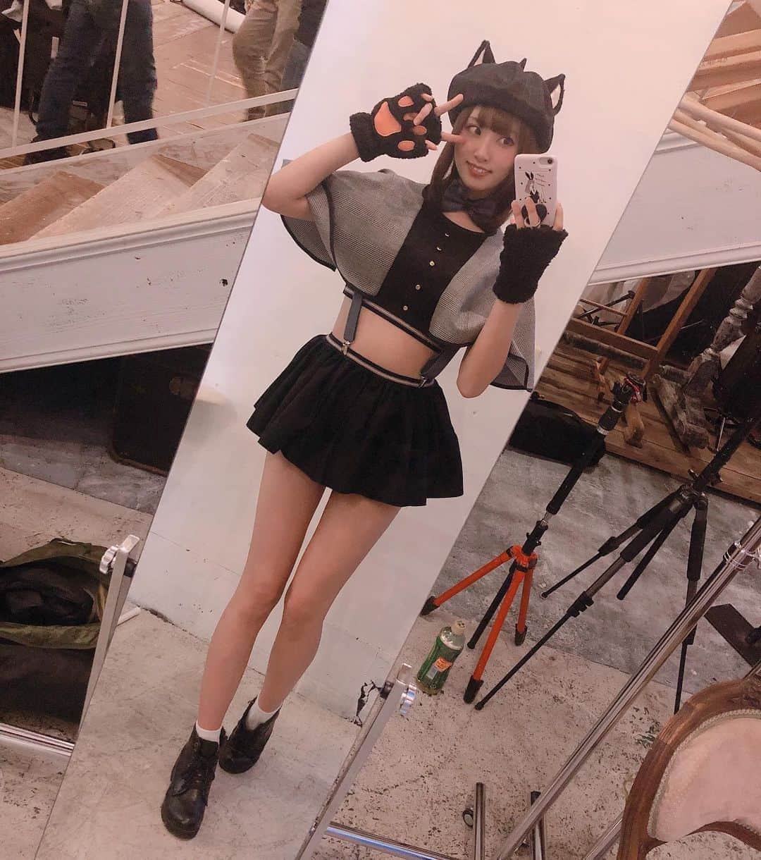 紗雪のインスタグラム：「. . にゃんこ探偵の衣装お気に入り🐈❤️ . . 妹も着たいって言ってるから わんこも買って併せしたい〜！ けどM企画めちゃ人気だから すぐ売り切れちゃう泣いちゃう . . . #コスプレ#コスプレイヤー#撮影会モデル#脚が本体の人#脚フェチ#美脚#にゃんこ探偵#M企画#cosplay#cosplayer#cosplaygirl#japanesegirl#fashion#cute#japanesefashion#girl#内衣#性感內衣#性感#🐈#❤️」