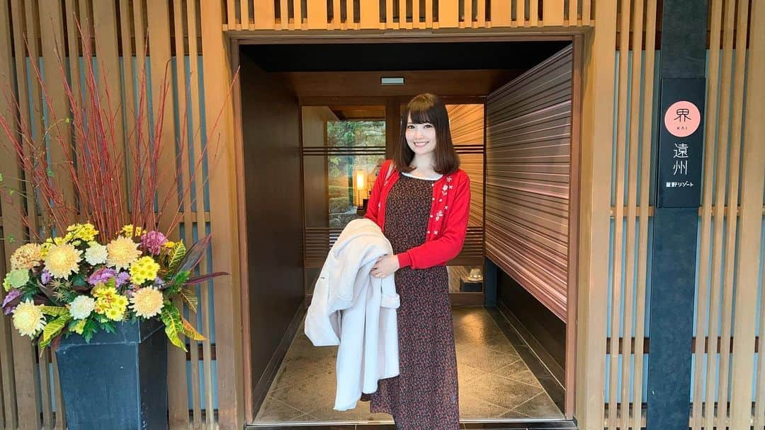 浅井麻里さんのインスタグラム写真 - (浅井麻里Instagram)「♨️♨️﻿ ﻿ 本日公開されたWebマガジン﻿ 『旅色 HOTEL STYLE BOOK』📚﻿ ﻿ 特集のひとつ、﻿ 〝さわやかお茶泊 in 界 遠州〟の﻿ モデルを務めさせていただきました❤️❤️﻿ ﻿ ﻿ 星野リゾートさんとのコラボ！なので、﻿ 泊まってみたい💕って憧れてた「界 遠州」に﻿ 泊まらせていただいての撮影は、﻿ とってもとっても幸せでした…❤️😍﻿ ﻿ 特集ページのモデルをやらせていただけたのも﻿ 嬉しすぎます✨🥺﻿ ﻿ ﻿ 〝お茶〟に特化してて、﻿ お茶の淹れ方を学べる美茶楽、ティーセラー、﻿ お茶風呂、お酒とお茶を合わせたお米ちゃけ、﻿ 浜名湖ストレッチ、お茶三昧…🌿﻿ お茶にまつわる様々な体験ができる「界 遠州」は﻿ 通常の温泉旅館とはまた違う優雅な時間の中で﻿ ひたすらお茶を感じることができる﻿ とっても素敵な旅館✨🍵﻿ ﻿ ストーリーやハイライトから﻿ Webマガジンページに飛べるので見てね💕📚﻿ ﻿ ﻿ #旅色#界#界遠州#星野リゾート#温泉旅館#旅行雑誌#旅雑誌#モデル#星野リゾート界#温泉旅行#タビノタネ#東京女子部#trip#travel#hotel」1月30日 20時55分 - mari_asai_625