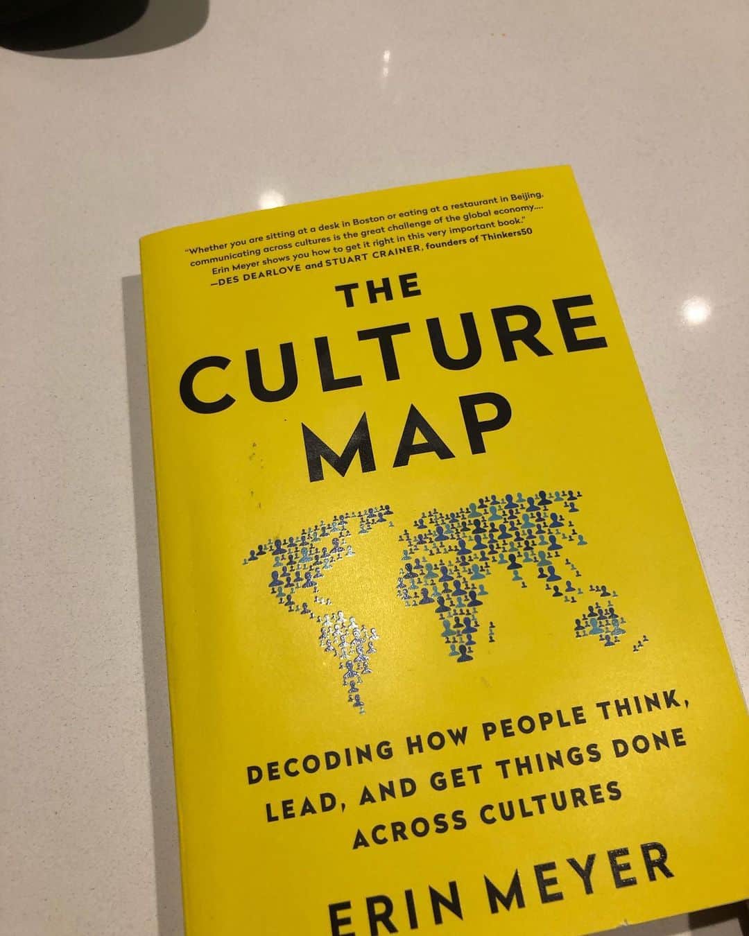 土井雪広のインスタグラム：「外国人の人とwork togetherすると、色々考えさせられる😎🧐🧐🧐 #theculturemap #book」