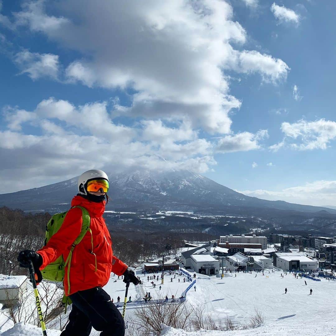 高尾千穂のインスタグラム：「てっぺんは隠れちゃってるけど全体的に良い天気。」