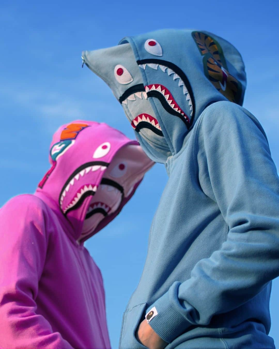 ア ベイシング エイプさんのインスタグラム写真 - (ア ベイシング エイプInstagram)「The shark full zip double hoodie is hitting the stores this weekend with ladies' exclusive colorways in vibrant pink and blue. Available on Saturday, February 1st at BAPE STORE® locations and bape.com. #bape」1月30日 21時00分 - bape_japan