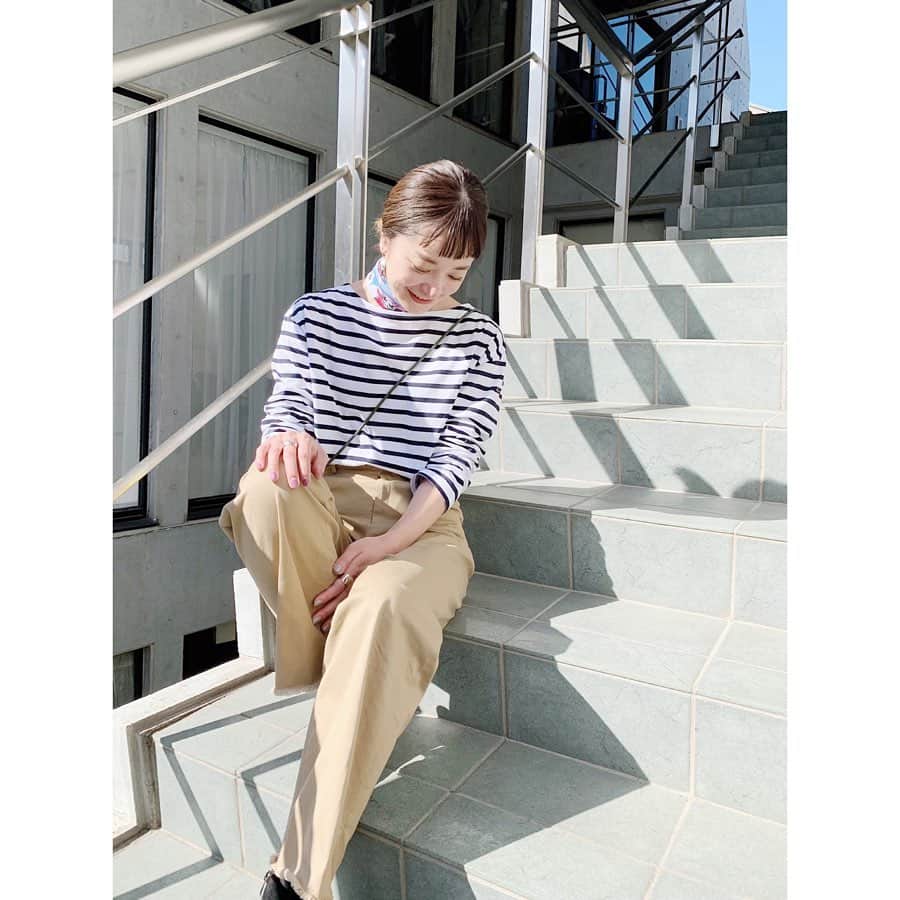 のインスタグラム：「🌞🌞🌞﻿ ﻿ 今日もあったかかったぁ〜🥰﻿ ﻿ こんな日はボーダーが着たくなる🦓✨﻿ ﻿ ﻿ 今日もインスタライブを見てくださった方々、ありがとうございました🙏﻿ ﻿ #SHENERY_official﻿ #border #leminor #france﻿ #pants #SHENERY﻿ #scarf #hermes﻿ #bag #buildingblock﻿ #fashion #styling」