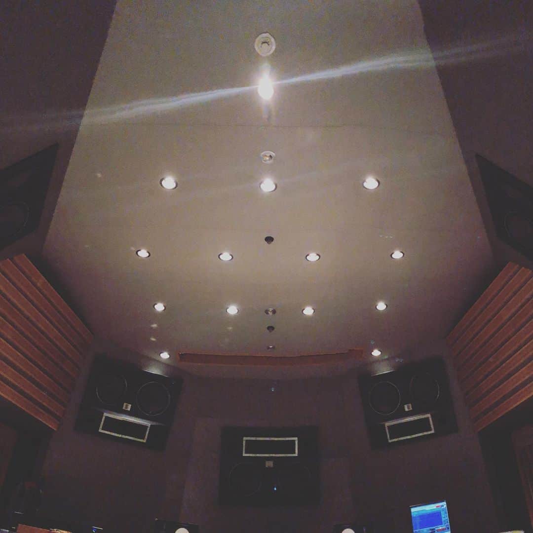 坂東慧のインスタグラム：「T-SQUARE ミックスチェック初日終了！めちゃいい感じ！ #tsquare #newalbum #studiolife」