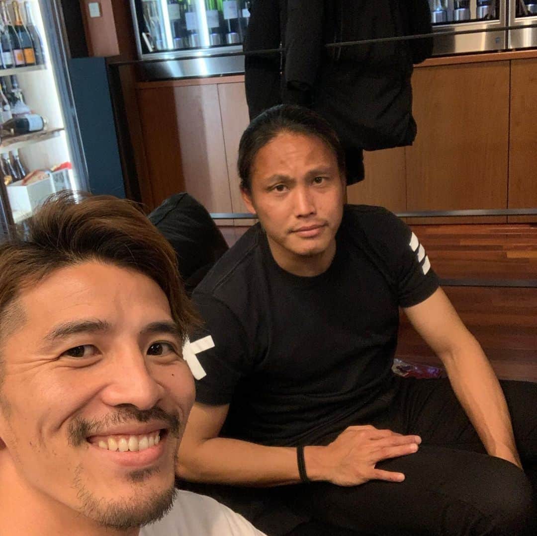 のインスタグラム：「久しぶりにこいつとご飯行ってきました😁﻿ 相変わらず早口でなに言ってるかわからん！笑﻿ でも元気そうでなにより！﻿ ﻿ Jリーグ通算500試合まで、あと8試合👏﻿ 達成できるように頑張って❗️﻿ ﻿ #小椋祥平﻿ #田中佑昌﻿ ﻿」