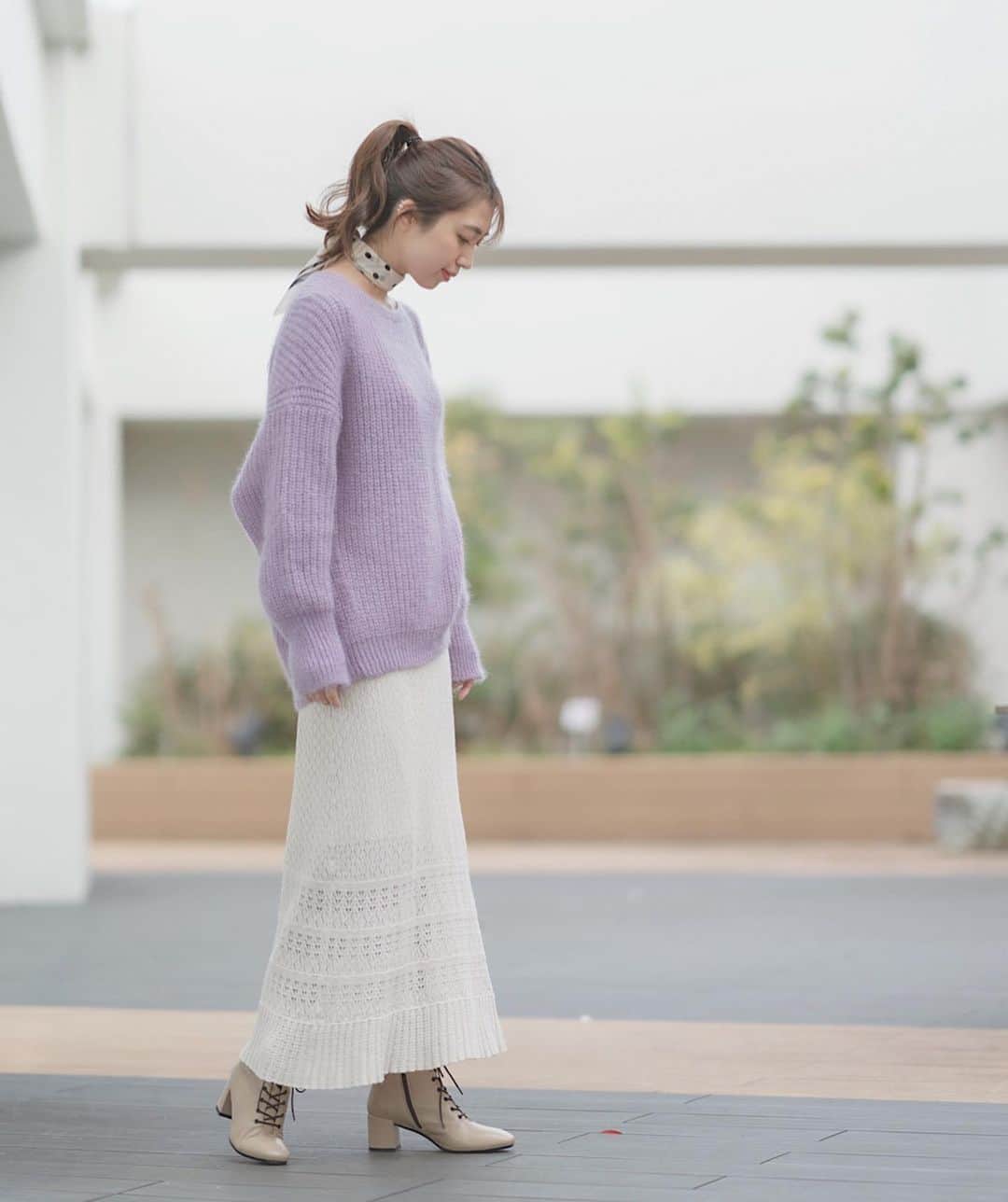 mikicoco00のインスタグラム：「* * purple🦄🤍 スカーフと合わせたり、 大ぶりイヤリングと合わせたり 春は明るいカラーが着たくなりますね🌿 楽しみだなぁ〜🌸 * * * (1枚目) tops#iena skirt#framework  scarf#gu * * Earcuff#mariablack * * * * * #パープル#ラベンダー#春コーデ  #dot#uniqlo#skirt#uniqloコーデ  #purple#accessorys#spring  #tops #春ブーツ#春」