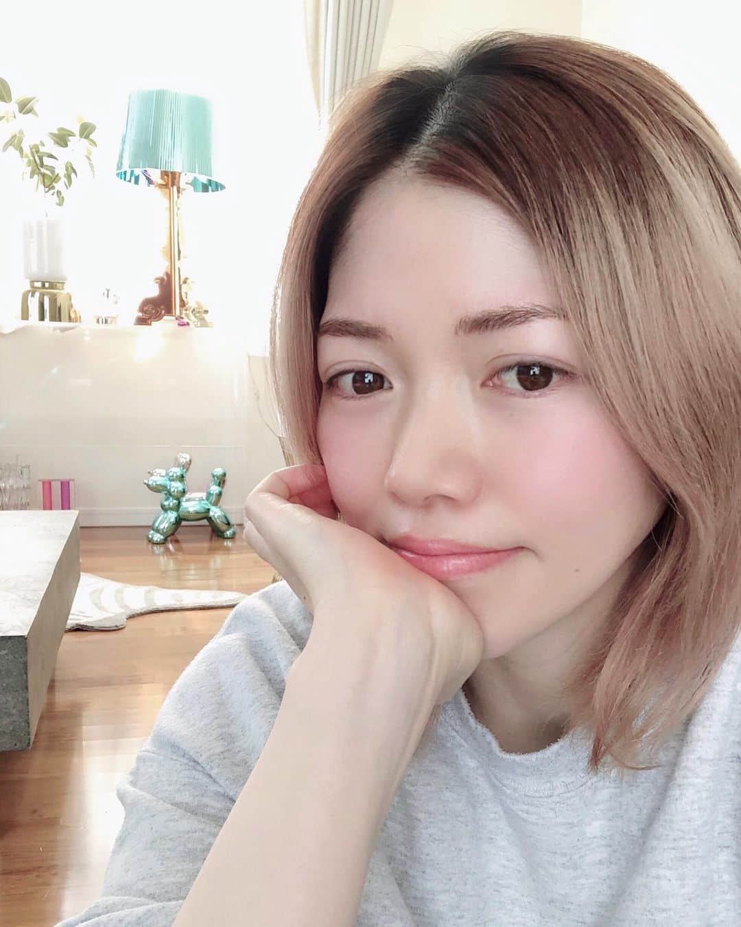 山脇道子のインスタグラム：「ママになってから 自分のことはとにかく時短したい⏳ というわけで、ずっとやりたかった 眉毛の #アートメイク してきました🤓  丁寧にカウンセリングして 1本1本描いて頂いたおかげで とっても自然で大満足😍🥰 . (麻酔クリームを塗ってからの施術なので  直後48時間は授乳NGという事だったので  事前に搾乳しておきました👍) #メディカルブロー #Medicalbrows @Medicalbrows @medicalbrows_fukuhara」