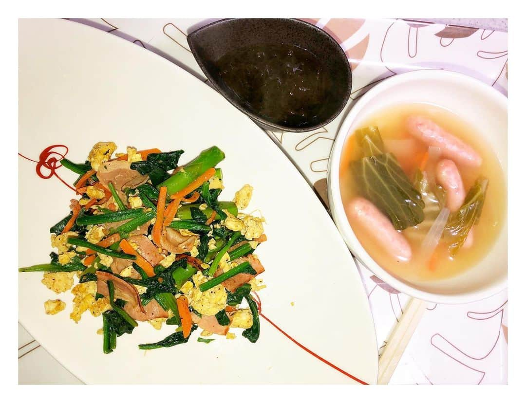 真矢さんのインスタグラム写真 - (真矢Instagram)「本日の真矢メシ🍴 ①ポパイ ②コンソメスープ ③もずく酢 #真矢メシ #自炊 #マイブーム  #野菜たっぷり #生野菜嫌い #サラダ無理 #しっかり火を通すと食べれる #無理なやつもあるけど  #しっかり野菜を食べよう #キャンペーン中」1月30日 21時17分 - smile_mayaya