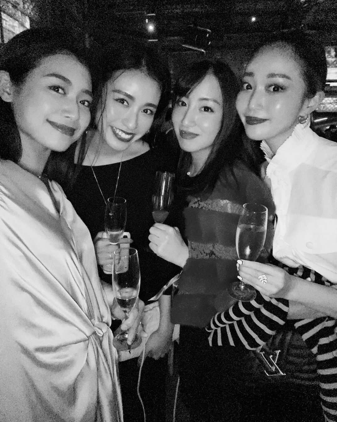 のインスタグラム：「@louisvuitton party🌙🥳 ・  豪華だったな〜🥺」