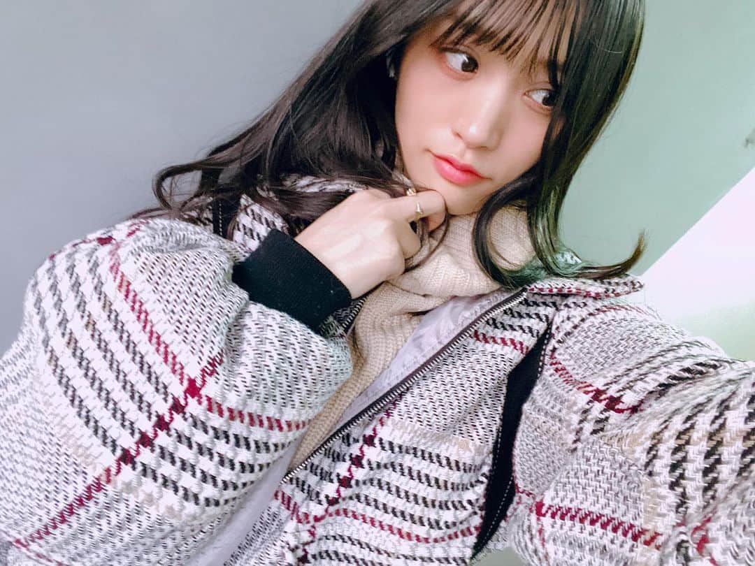 根岸愛のインスタグラム：「👗👚👘 newアウター😚💕 アウター&トップス MURUAです✨ リングはEVRIS💍 #fashion #MURUA #EVRIS #emoda #markstyler #outerwear #drmartens #ねぎしふく #ねぎ私服 #アウター」