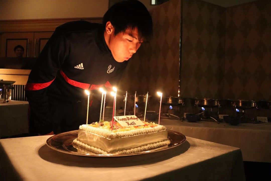 小島亨介のインスタグラム：「. 23歳になりました！！ みなさん、ありがとうございます！ 自分らしく過ごしまーす⛳️ . . #23歳  #誕生日 #3枚目は #そっとしてあげて #サイを見つけた方」