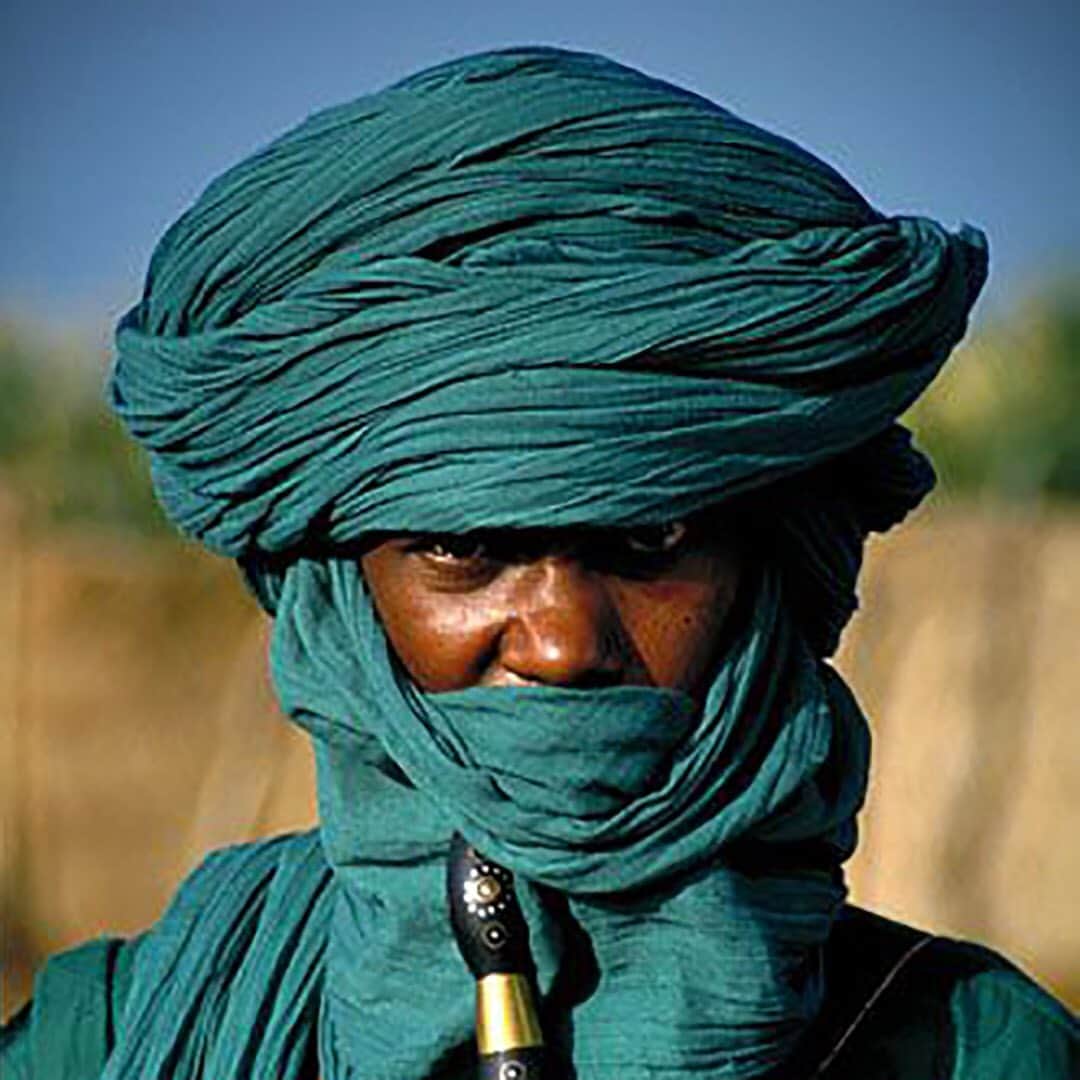 のインスタグラム：「I have always been intrigued by the way the Tuareg Tribes of North Africa are able to cultivate a sense of personal style with the use of just a few pieces of fabric. ..................................................................... #authenticidentity #ancestralidentity #africanism #self expression #Individuality #tuaregpeople」