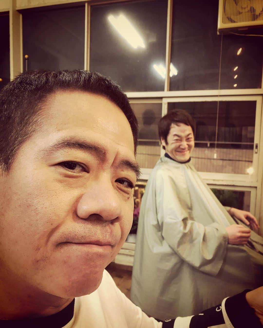 杉本知香さんのインスタグラム写真 - (杉本知香Instagram)「iPhoneのポートレート、ついついゴリラにピントが合ってしまう🦍💦 ピンボケのえいじ、めっちゃ笑顔😂 🦍🦍🦍 #中目黒美容室#シャバーニ #FUJIWARA原西#FUJIWARA#原西ゴリラ #インポッシブルえいじ#インポッシブル井元 #インポッシブル #うちのガヤがすみません」1月30日 21時49分 - sugimotoc