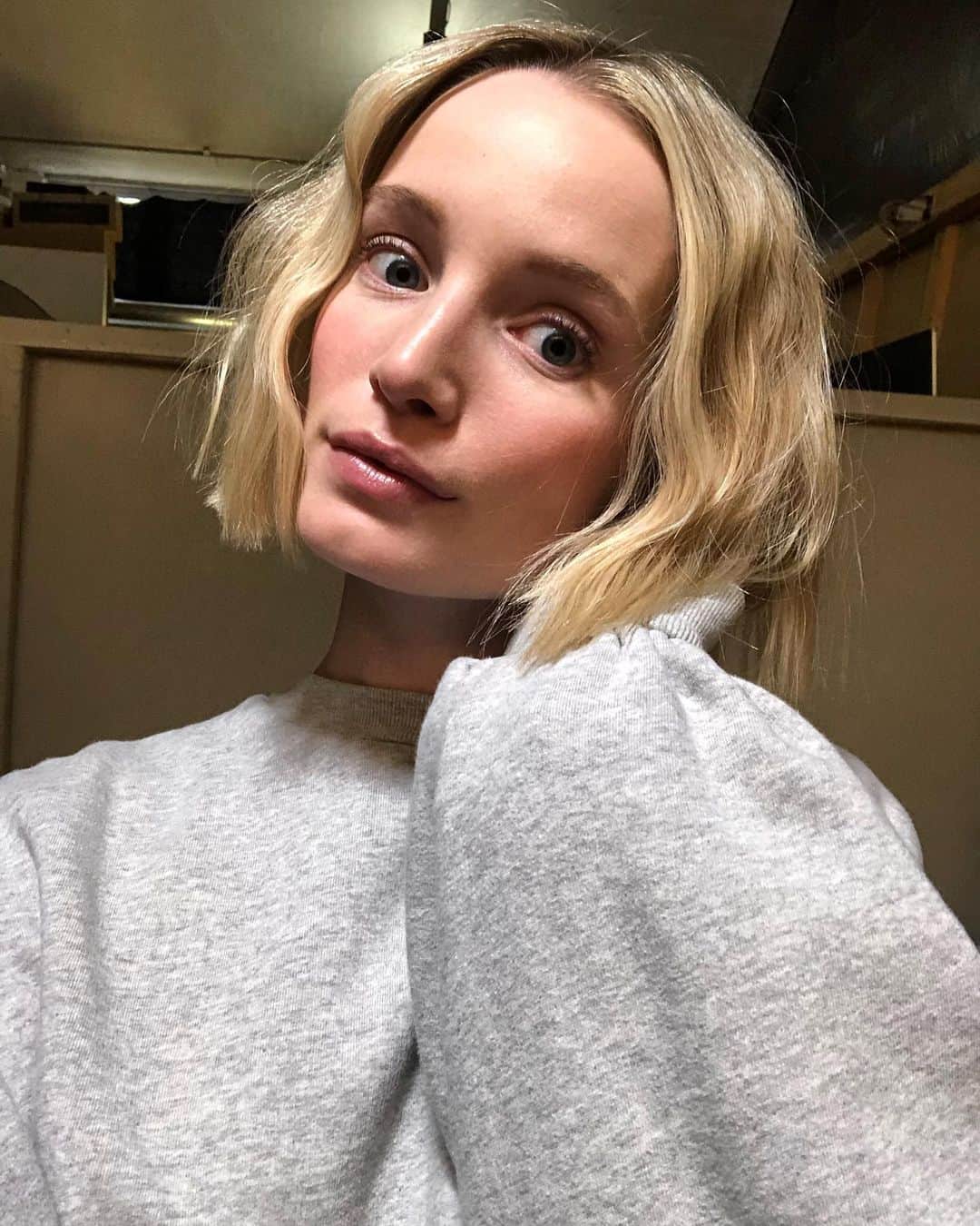 モード・ウェルゼンのインスタグラム：「Hello from Germany🤍 #bts」